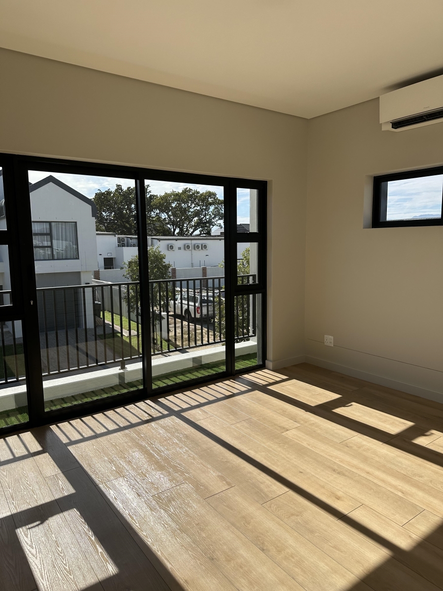3 Bedroom Property for Sale in Lemoenkloof Western Cape